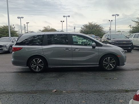 Used 2024 Honda Odyssey Touring image 2
