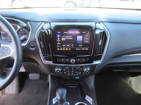 Certified 2023 Chevrolet Traverse LT image 11
