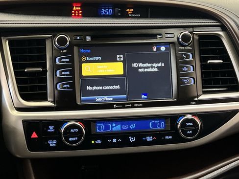 Used 2019 Toyota Highlander Plus AWD/4WD image 19