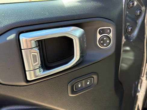 New 2025 Jeep Gladiator Sport image 14