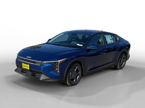 New 2025 Kia K4 LXS image 1