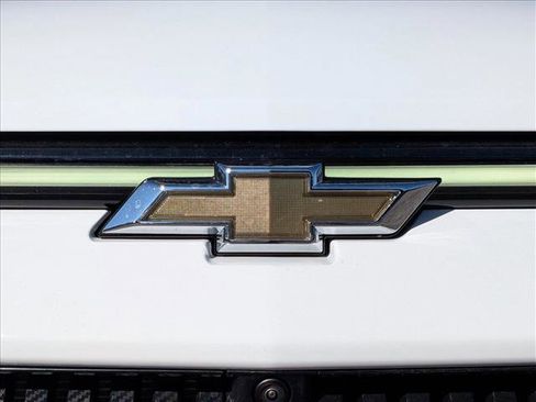 New 2026 Chevrolet Equinox EV LT image 17