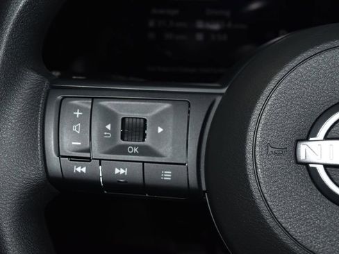 Used 2025 Nissan Kicks SV image 7