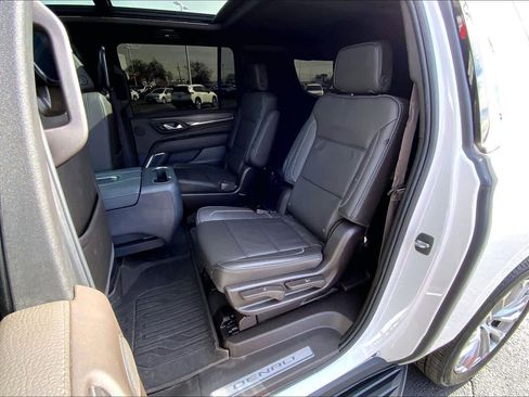 Used 2024 GMC Yukon XL Denali w/ Advanced Technology Package image 21