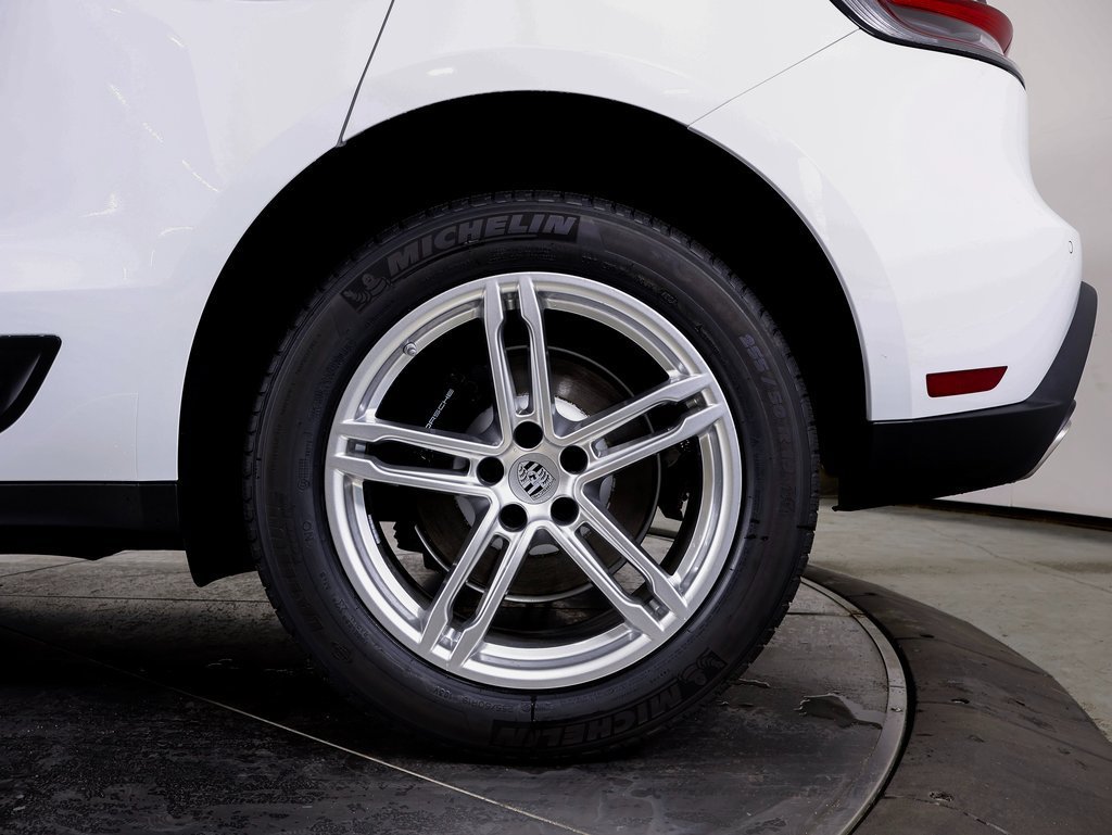 Certified 2025 Porsche Macan AWD/4WD image 25