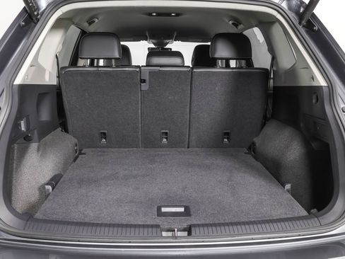 Used 2024 Volkswagen Tiguan SE image 37