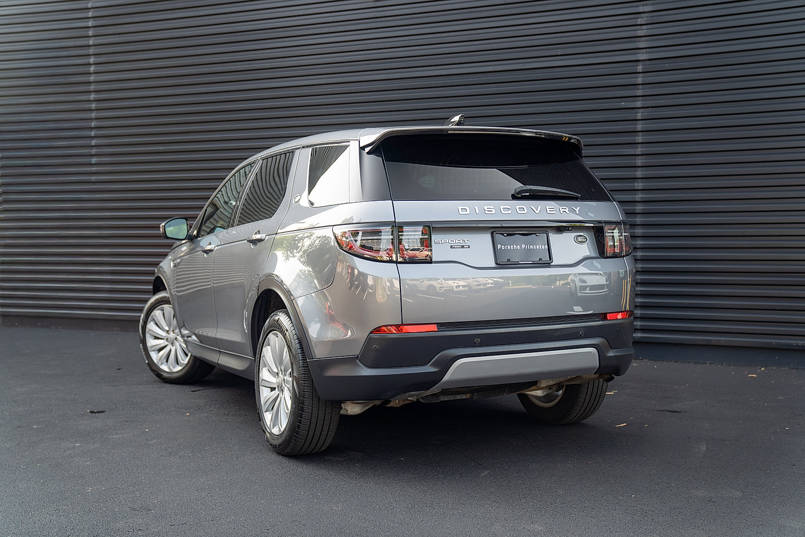 Used 2020 Land Rover Discovery Sport SE AWD/4WD image 3