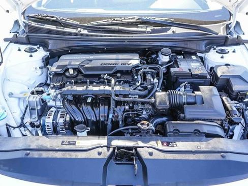 Certified 2025 Hyundai Elantra Sport image 27