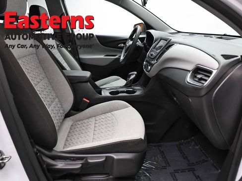 Used 2022 Chevrolet Equinox LS FWD image 23