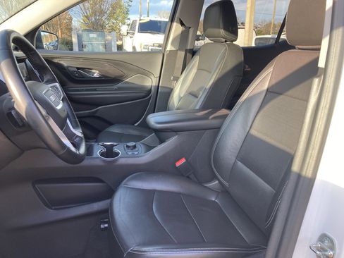 Used 2024 GMC Terrain SLT image 11