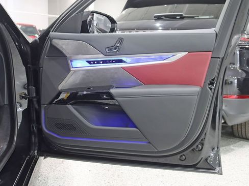 Used 2025 BMW 740i xDrive image 37