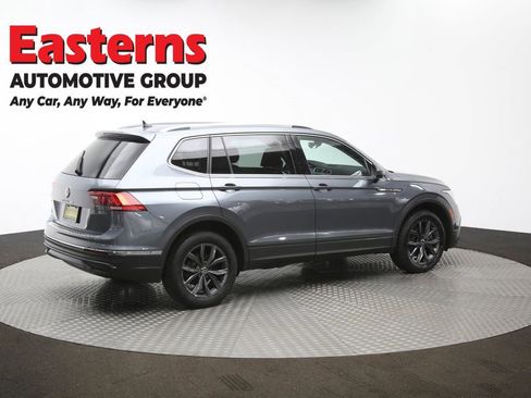 Used 2022 Volkswagen Tiguan SE w/ Panoramic Sunroof Package image 44