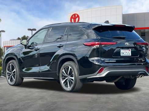 Used 2021 Toyota Highlander XSE FWD image 6