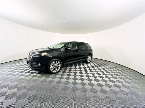 Used 2024 Ford Edge Titanium image 17