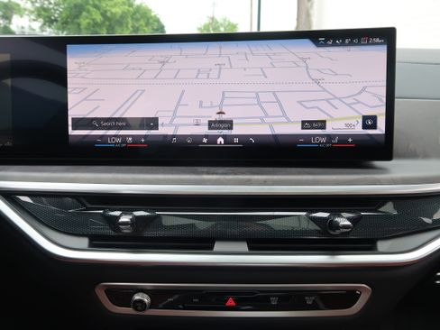 Used 2025 BMW X5 xDrive40i w/ Executive Package AWD/4WD image 16