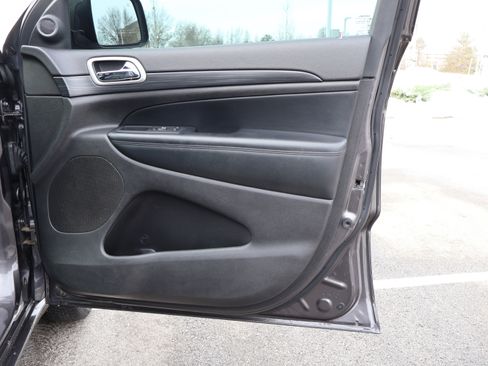 Used 2021 Jeep Grand Cherokee Laredo X image 10