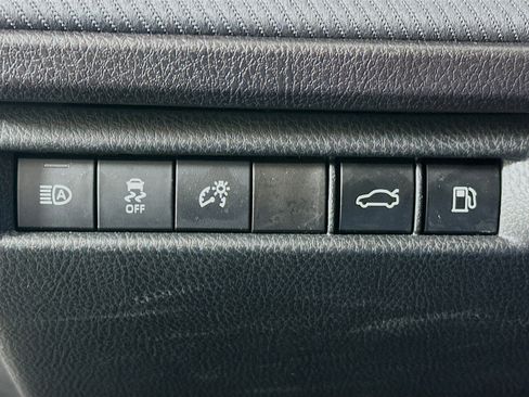 Used 2025 Toyota Camry SE image 17