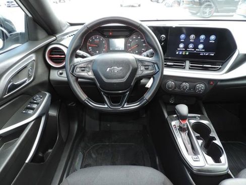 Used 2024 Chevrolet Trax RS w/ Sunroof Package image 25