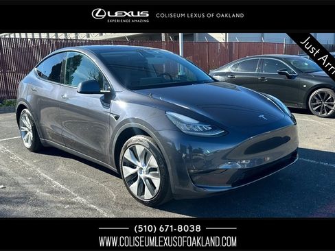 Used 2021 Tesla Model Y Long Range image 1