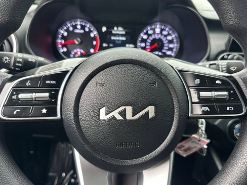 Used 2022 Kia Forte LXS w/ LXS Technology Package image 21