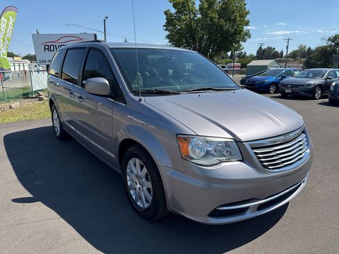 Used 2016 Chrysler Town & Country LX image 1