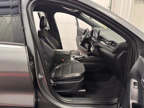 Used 2025 Ford Escape ST-Line w/ Tech Pack #1 AWD/4WD image 42