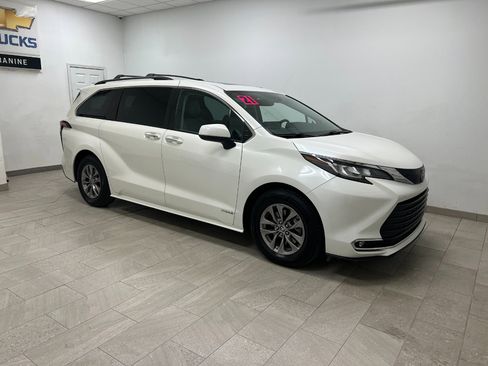 Used 2021 Toyota Sienna XLE w/ XLE Plus Package image 15
