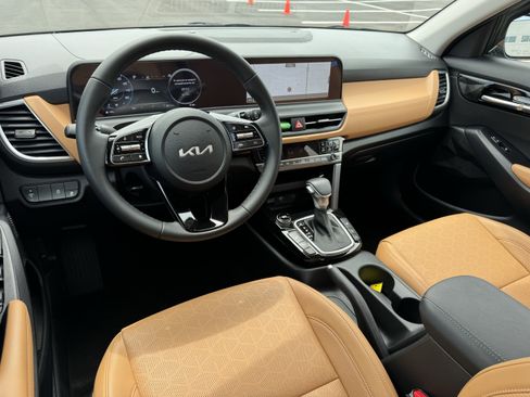 Used 2025 Kia Seltos EX w/ EX Sunroof Package FWD image 22