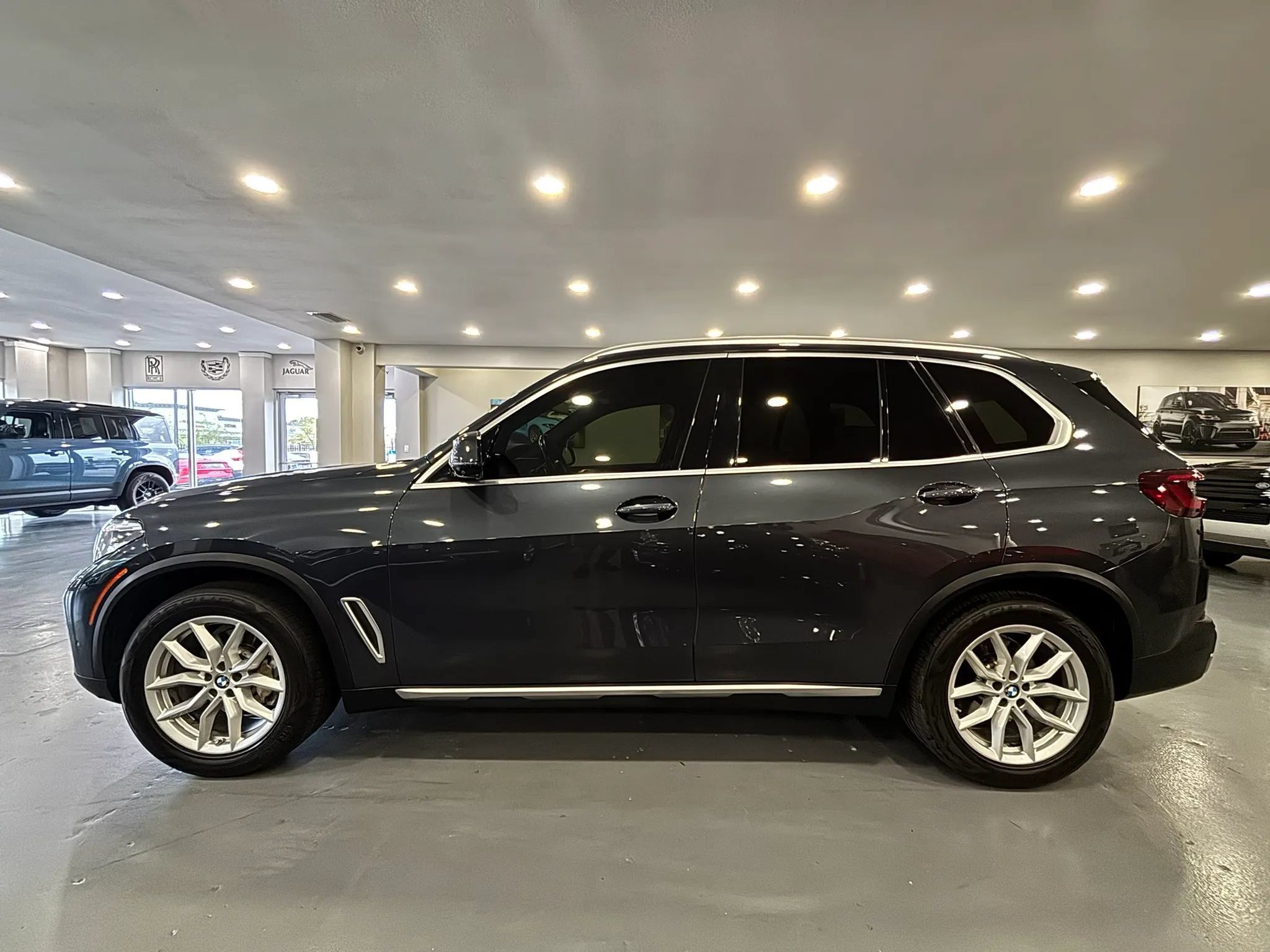 Used 2021 BMW X5 sDrive40i w/ Premium Package RWD image 4