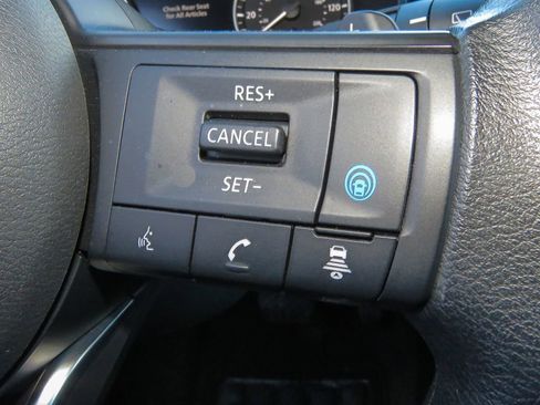 Used 2024 Nissan Rogue SV AWD/4WD image 15