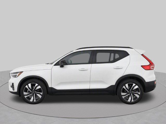 Used 2024 Volvo XC40 B5 Ultimate AWD/4WD image 7