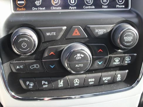 Used 2018 Jeep Grand Cherokee Limited image 9