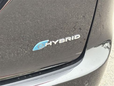 Used 2024 Chrysler Pacifica Select image 32