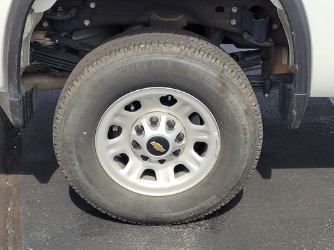 Used 2025 Chevrolet Silverado 3500 W/T AWD/4WD image 10