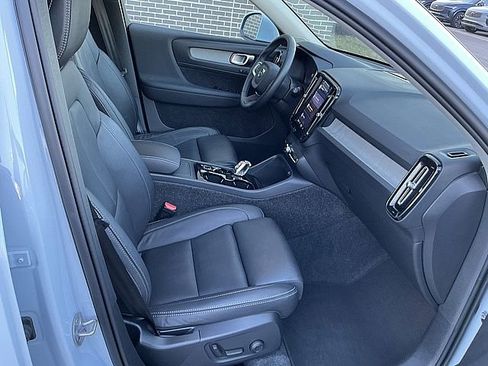 Certified 2025 Volvo XC40 B5 Plus image 21