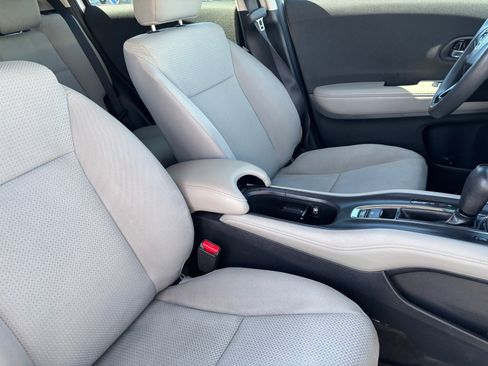 Used 2022 Honda HR-V LX image 15