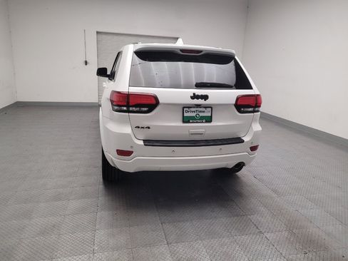 Used 2022 Jeep Grand Cherokee Laredo X AWD/4WD image 6