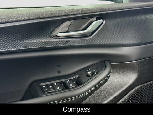 New 2025 Jeep Grand Cherokee Altitude image 17