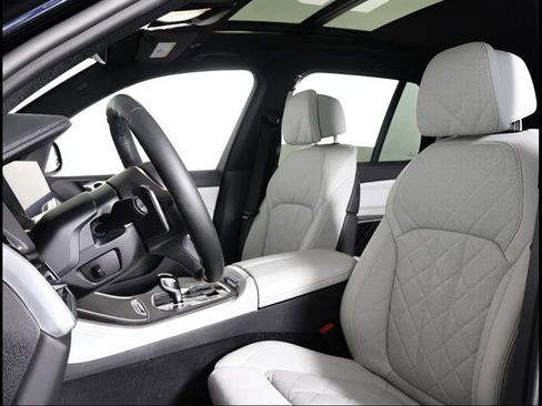 Used 2023 BMW X5 sDrive40i w/ M Sport Package RWD image 7