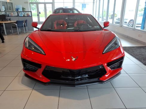 Used 2021 Chevrolet Corvette Stingray Preferred Cpe w/ Z51 Performance Package RWD image 2