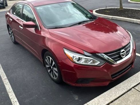 Used 2017 Nissan Altima 2.5 SV FWD image 2