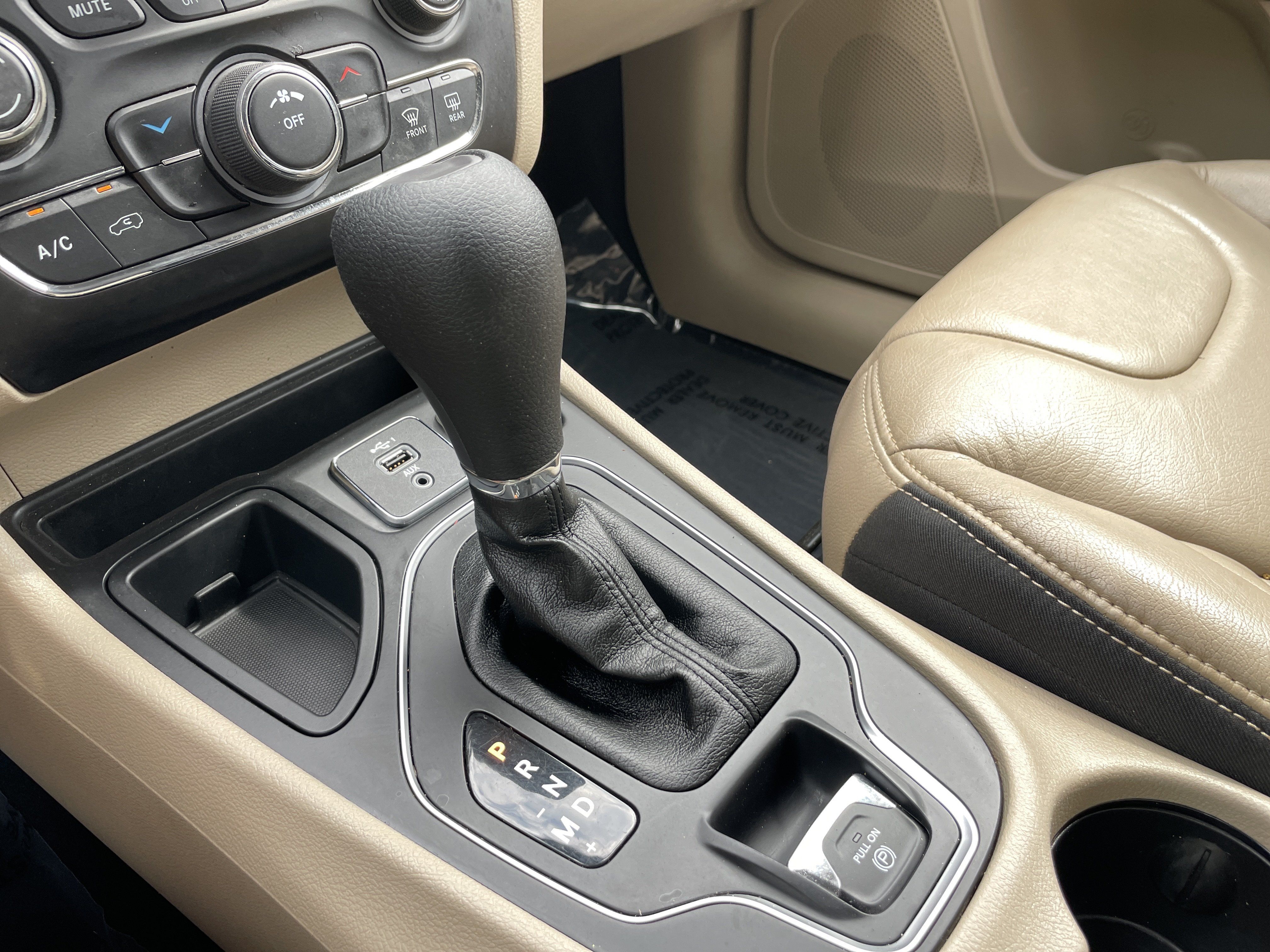 Used 2021 Jeep Cherokee Latitude FWD image 24