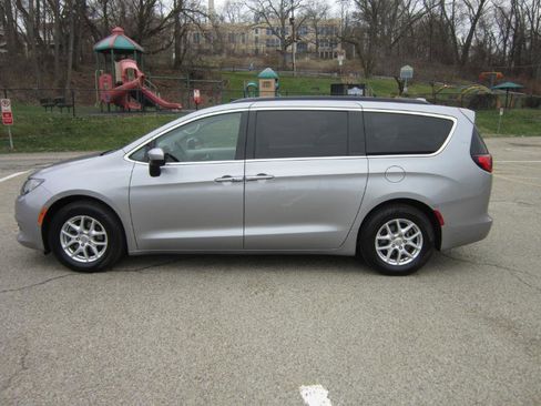 Used 2020 Chrysler Voyager LX w/ Cold Weather Group image 2