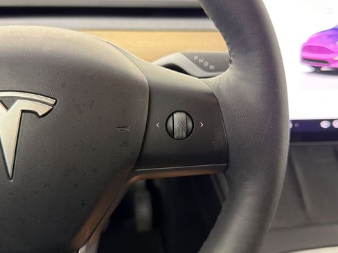 Used 2023 Tesla Model Y 2WD image 24