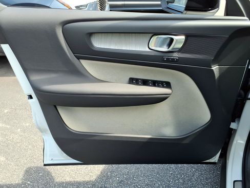 New 2026 Volvo XC40 B4 Plus w/ Climate Package FWD image 11