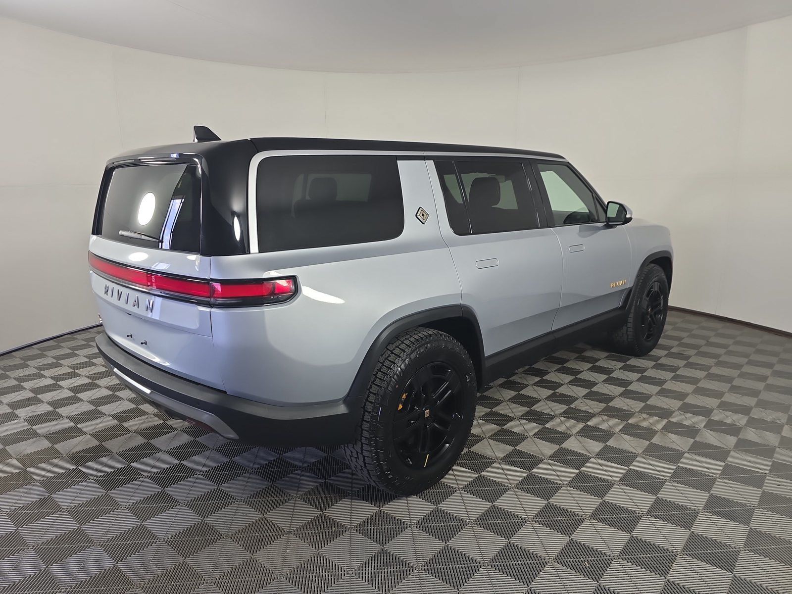 Used 2023 Rivian R1S Adventure Quad AWD/4WD image 5