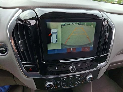 Used 2018 Chevrolet Traverse LT FWD image 19