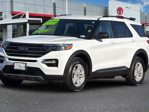 Used 2024 Ford Explorer XLT w/ Equipment Group 202A image 8