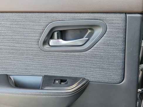 Used 2023 Nissan Rogue SV image 12