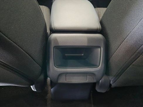 Used 2027 Honda HR-V LX image 18